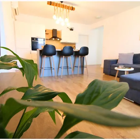 Silicon Apartment