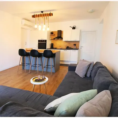 Silicon Apartment *